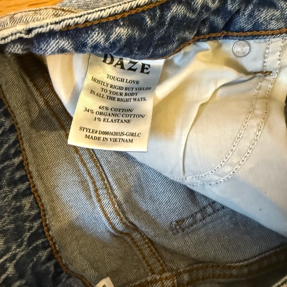 Daze Denim high rise straight wide cuff 28 - Picture 4 of 6